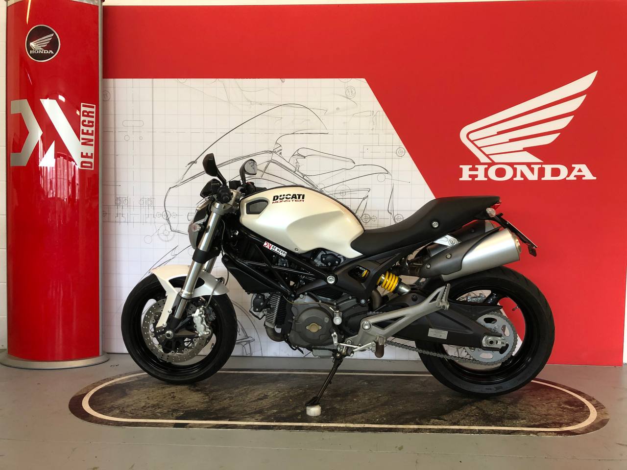 DUCATI – MONSTER 696 de negri moto 2