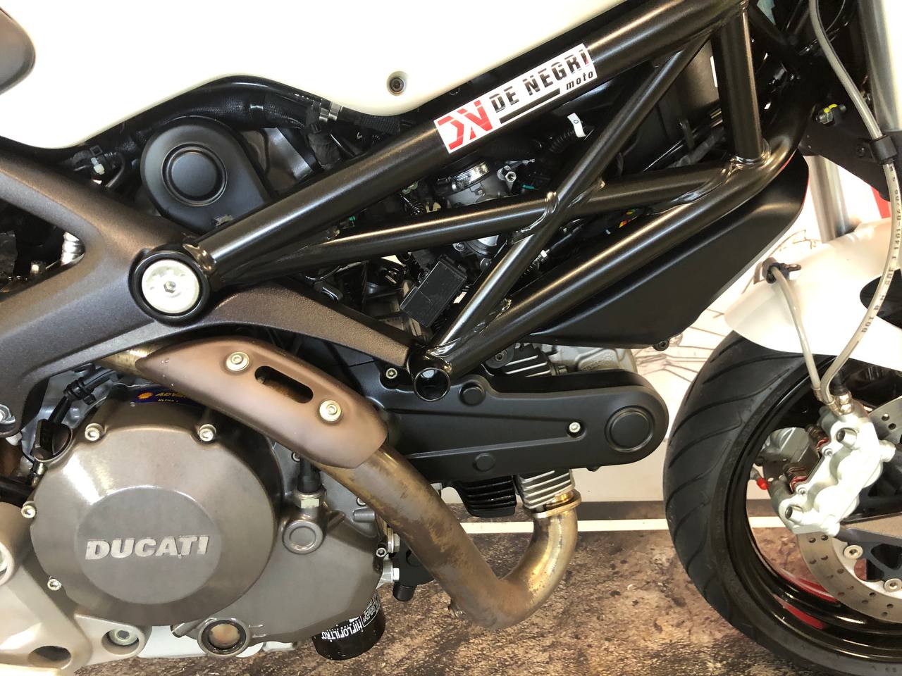 DUCATI – MONSTER 696 de negri moto 4