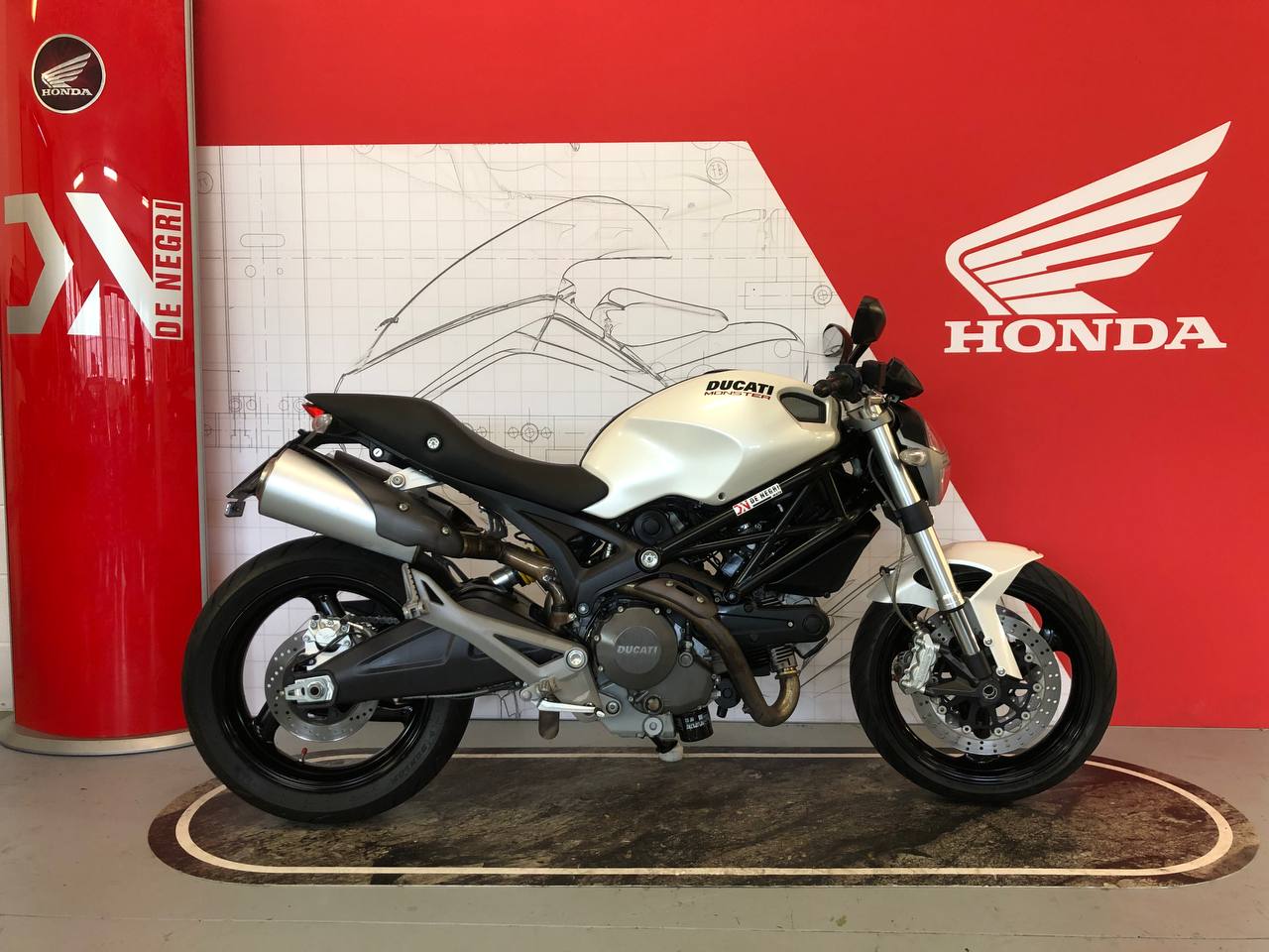 DUCATI – MONSTER 696 de negri moto