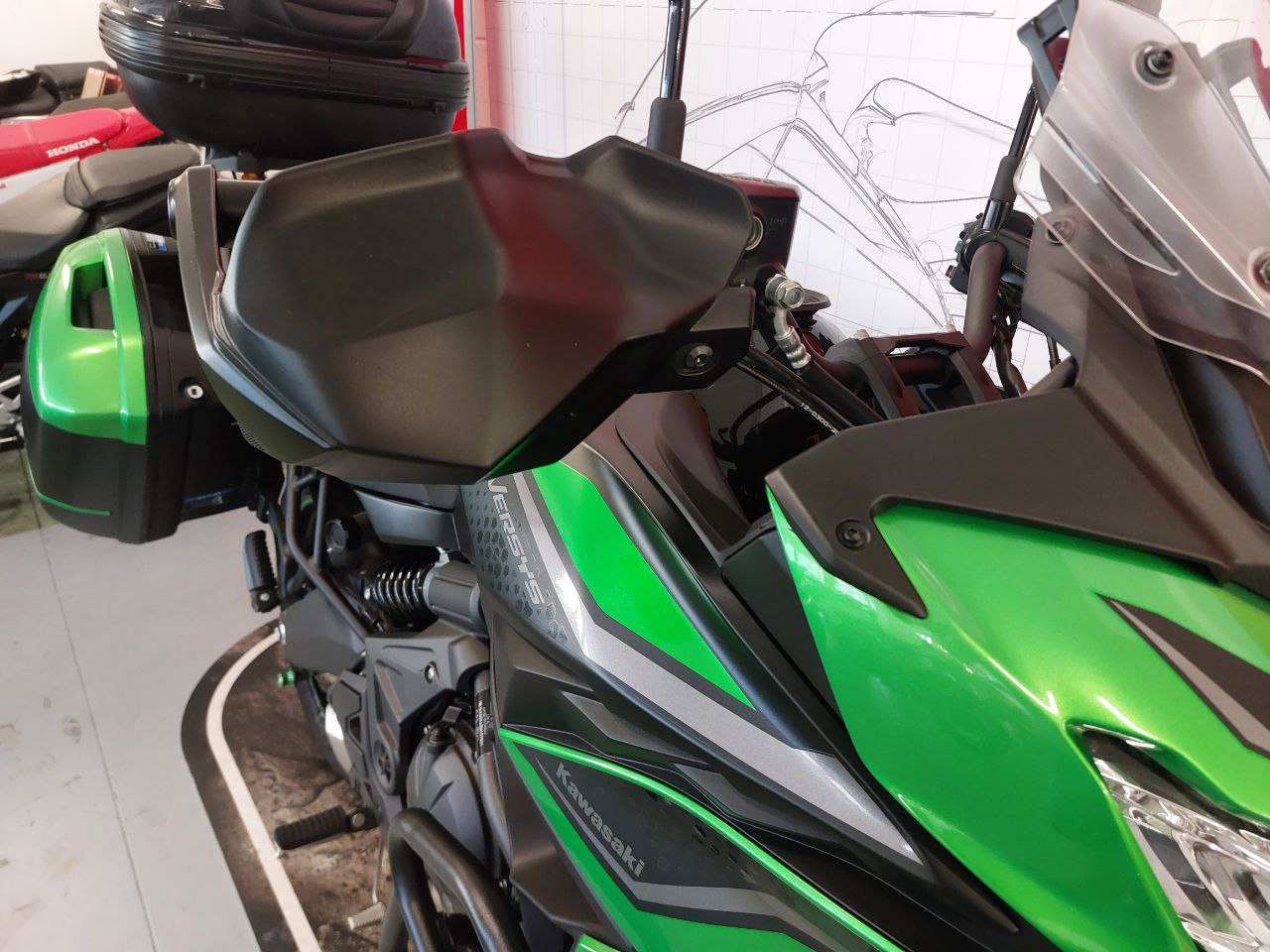 KAWASAKI-VERSYS-750-GRAND-TOURER-2023-12