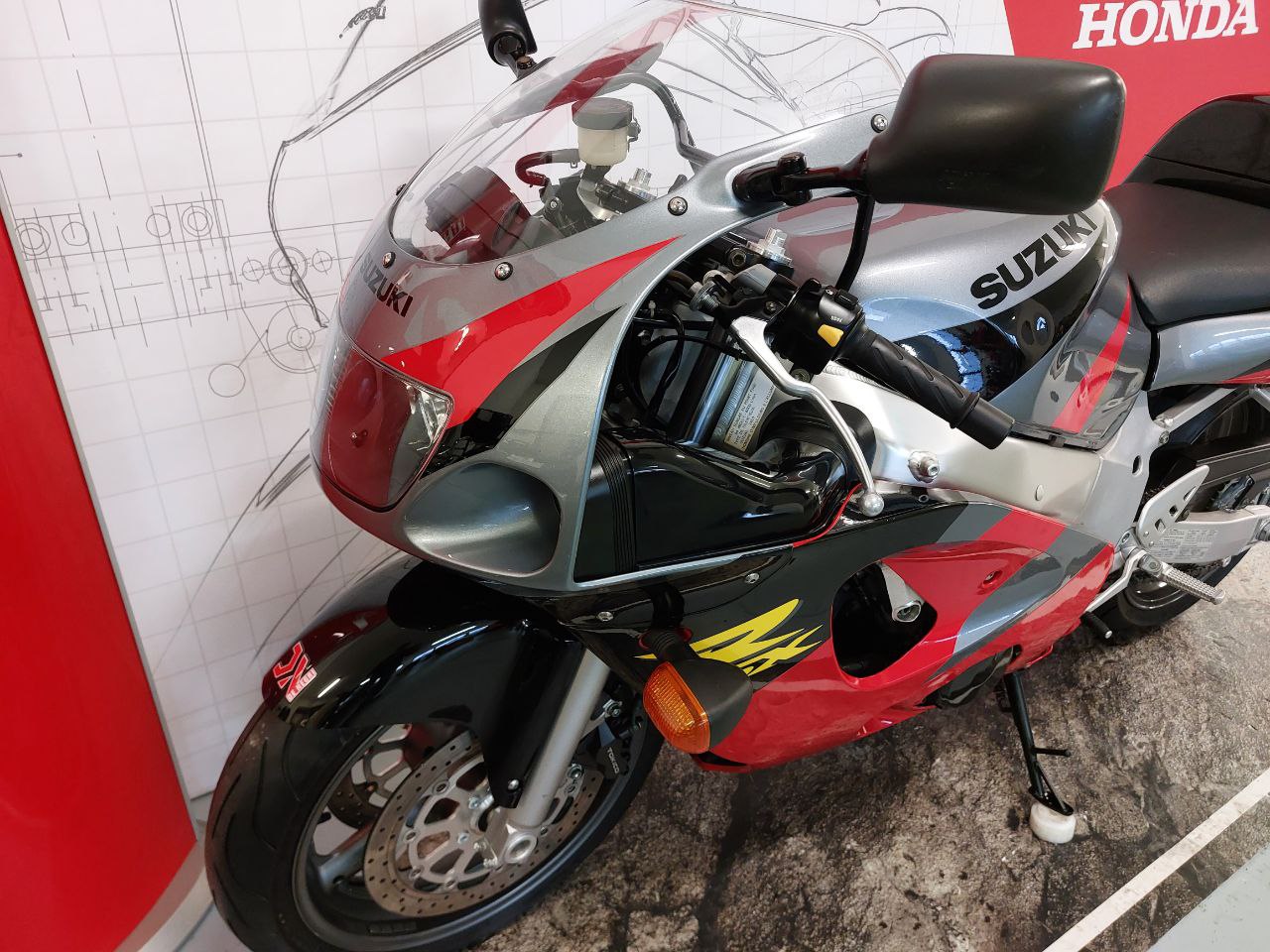 SUZUKI GSX 600 R 1998 (2)