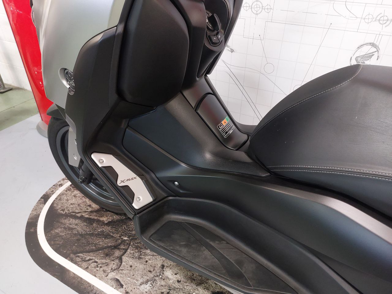 YAMAHA X-MAX300 2018 4000EURO (5)