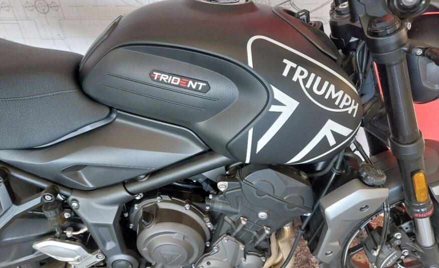 TRIUMPH – TRIDENT 660